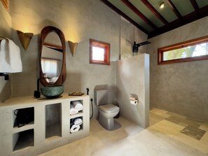 Deluxe Cabin, Balcony | Bathroom - Boarã Lodge Natureza (Pirenópolis)
