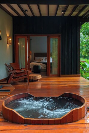 Double Cabin with Hot Tub (Tye) | Soundproofing, free WiFi, bed sheets - Boarã Lodge Natureza (Pirenópolis)