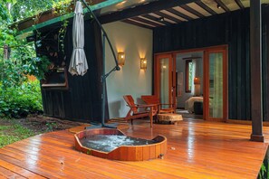 Double Cabin with Hot Tub (Tye) | Soundproofing, free WiFi, bed sheets - Boarã Lodge Natureza (Pirenópolis)
