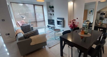 Elegantly Refurbed 2BD in Shankill - 3km from Bray
