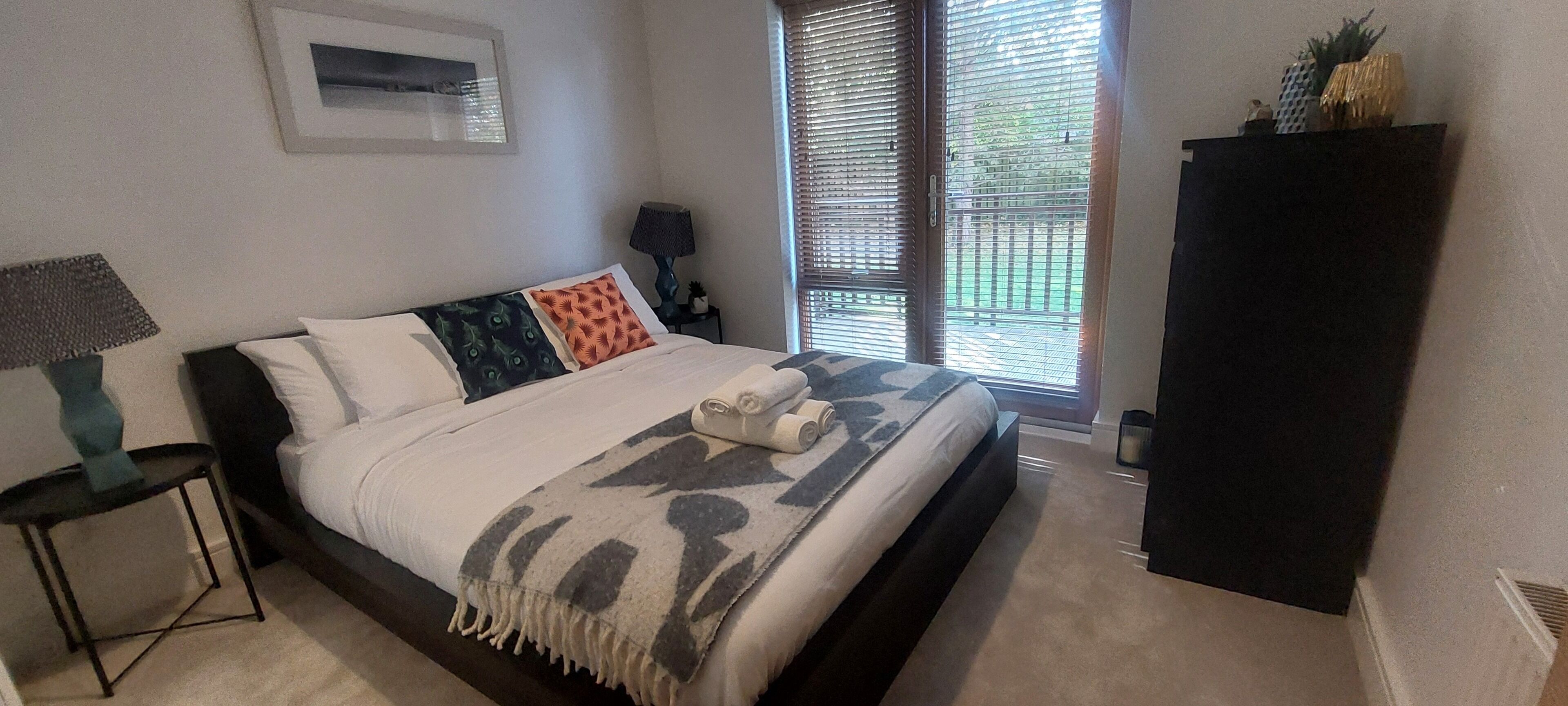 2 bedrooms, iron/ironing board, Internet, bed sheets