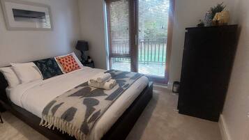 2 bedrooms, iron/ironing board, Internet, bed sheets