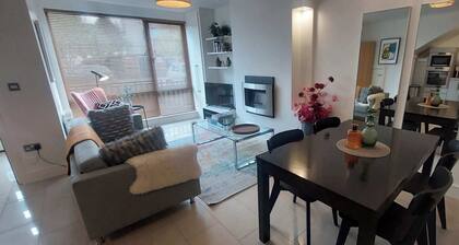 Elegantly Refurbed 2BD in Shankill - 3km from Bray