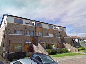 Exterior - Elegantly Refurbed 2BD in Shankill - 3km from Bray (Dublin)