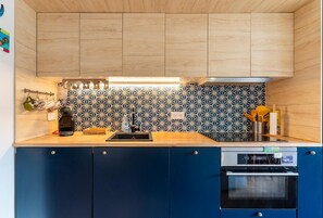 Fridge, microwave, oven, stovetop - Modern 1BD Apartment, Saint-Lambert (Paris)
