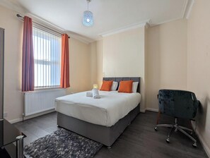 6 bedrooms, internet, bed sheets