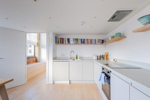 Fridge, oven, stovetop, dishwasher - Chic 1BD Warehouse Conversion, Hackney (Greater London)