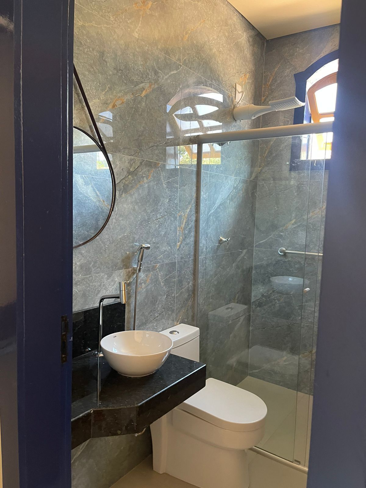 Habitación básica doble, vista al jardín | Baño | Jabón y papel de baño 