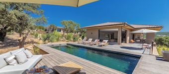 Luxury villa 600m from the beach, in the heart of the maquis. Heated swimming pool
