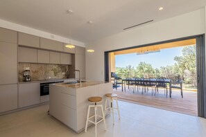 Micro-ondas, fogão, cooktop, lava-louças