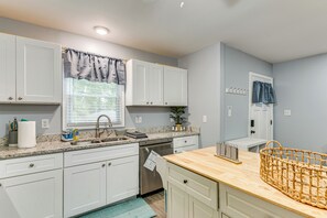 House (3 Bedrooms) | Interior - Minutes to Hospitals: Atlanta Home w/ Deck + Grill (Atlanta)