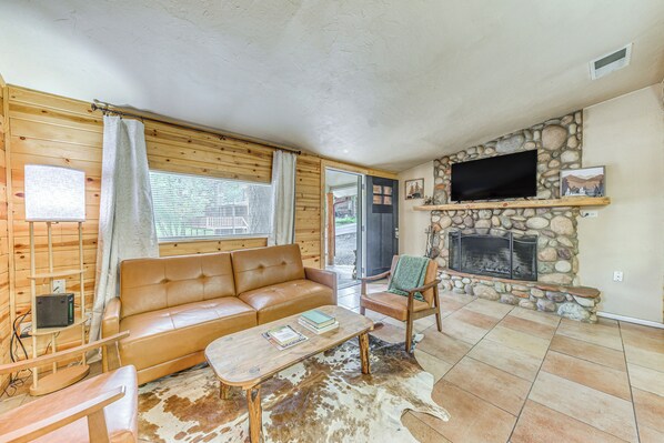 Interior - < 1 Mi to Grindstone Lake: Ruidoso Home w/ Grill! (Ruidoso)