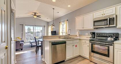 Pool + Hot Tub: Lake-view Condo in Surfside Beach!