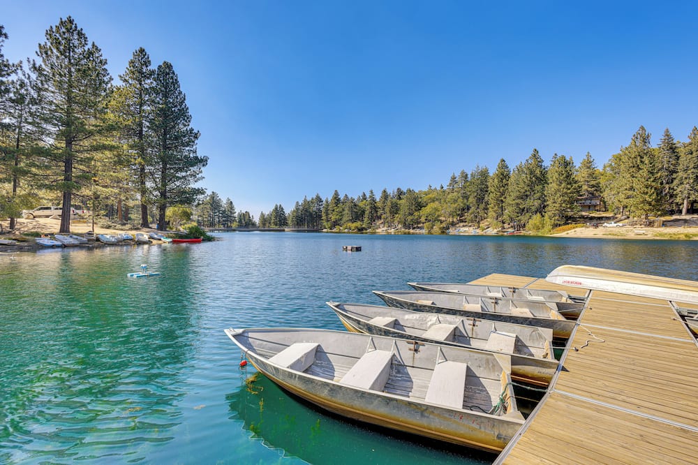 Walk to Water: Cozy Cabin in Green Valley Lake! - Deep Creek, CA