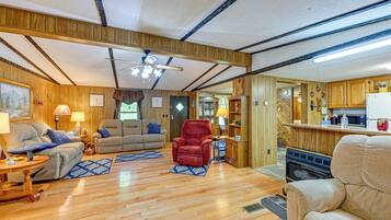 House (3 Bedrooms) | Interior