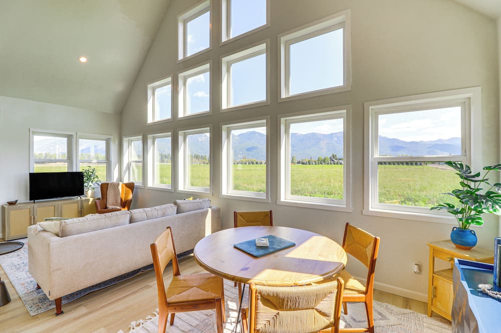 Kalispell Mountain Getaway w/ Hot Tub & Fire Pit!