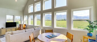 Kalispell Mountain Getaway w/ Hot Tub & Fire Pit!