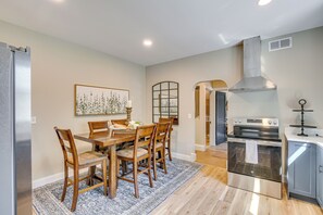 House (3 Bedrooms) | Interior