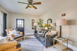 House (3 Bedrooms) | Living area | TV