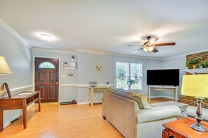 House (5 Bedrooms) | Interior
