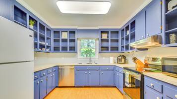 House (5 Bedrooms) | Interior