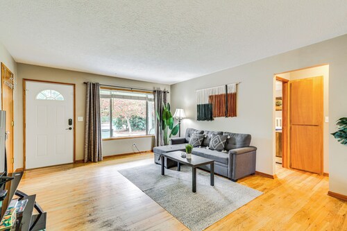 Pet-friendly Gem w/ Ping-pong Table in Oregon!