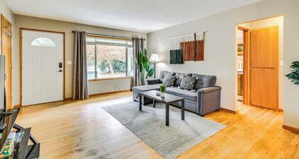 Pet-friendly Gem w/ Ping-pong Table in Oregon!