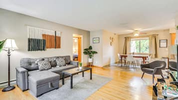 Apartment (2 Bedrooms) | Front of property
