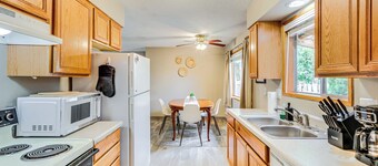 Pet-friendly Gem w/ Ping-pong Table in Oregon!