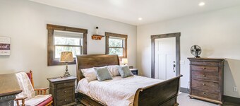 Quiet Home Near Sacramento River: Deck & Fire Pit