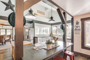 House (4 Bedrooms) | Interior