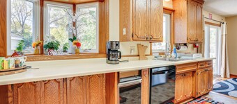 Spacious Cottage Grove Haven Near Downtown St Paul