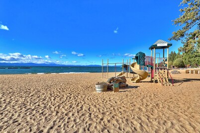 Stateline Retreat: Walk to Gondola & Lake, Hot Tub