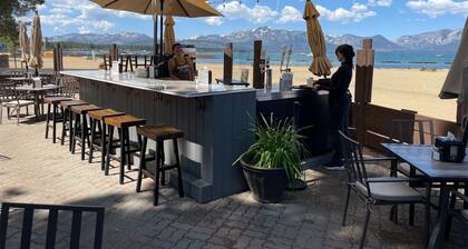 Stateline Retreat: Walk to Gondola & Lake, Hot Tub