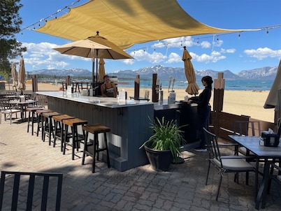 Stateline Retreat: Walk to Gondola & Lake, Hot Tub