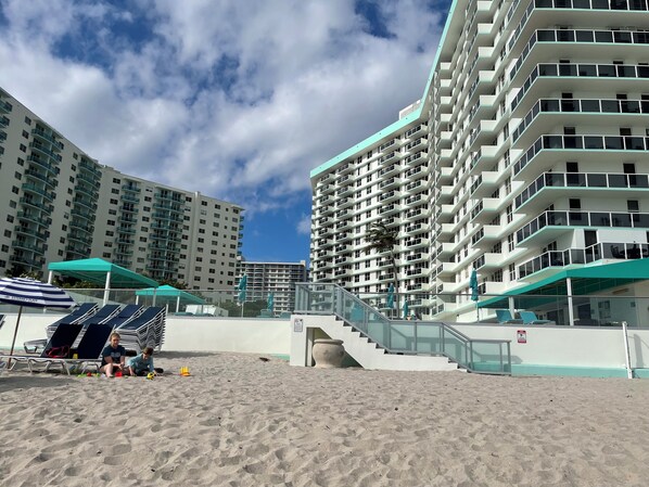 On the beach - 2 BDR Condo On The BEACH, Hollywood Fl (Hollywood)
