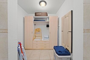 A small room with a wardrobe, a ladder, a storage box, and a wall-mounted heater. - 3BR Home w/ Private Pool & Patio near Palm Beach (Noord)