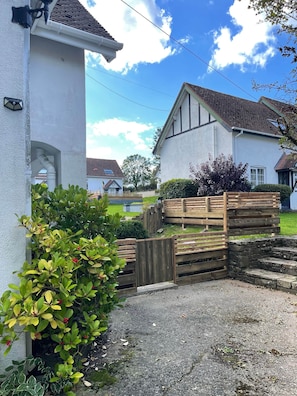 Property grounds - Beautiful Cosy Holiday Cottage in Aberporth (Aberporth)