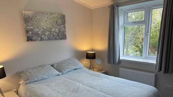 2 slaapkamers, een strijkplank/strijkijzer, wifi, beddengoed