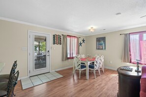 Dining - Surfs Up - Coastal Escape (Surfside Beach)