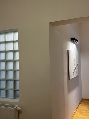 Interior - Old Town Vibe & Wave (Graz)