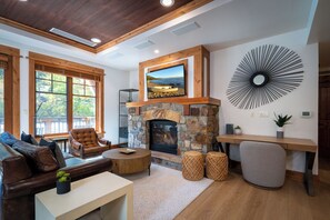 Télévision, cheminée