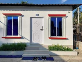 华丽客房, 海景 | 客房内保险箱、办公桌