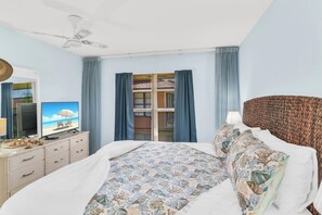 2 bedrooms, iron/ironing board, free WiFi, bed sheets - Island Escape I Short Walk to Sun and Sand (Marco Island)
