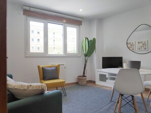 Standard Apartment, 1 Double Bed | Living area | TV - Apartamentos Rey (Santiago de Compostela)