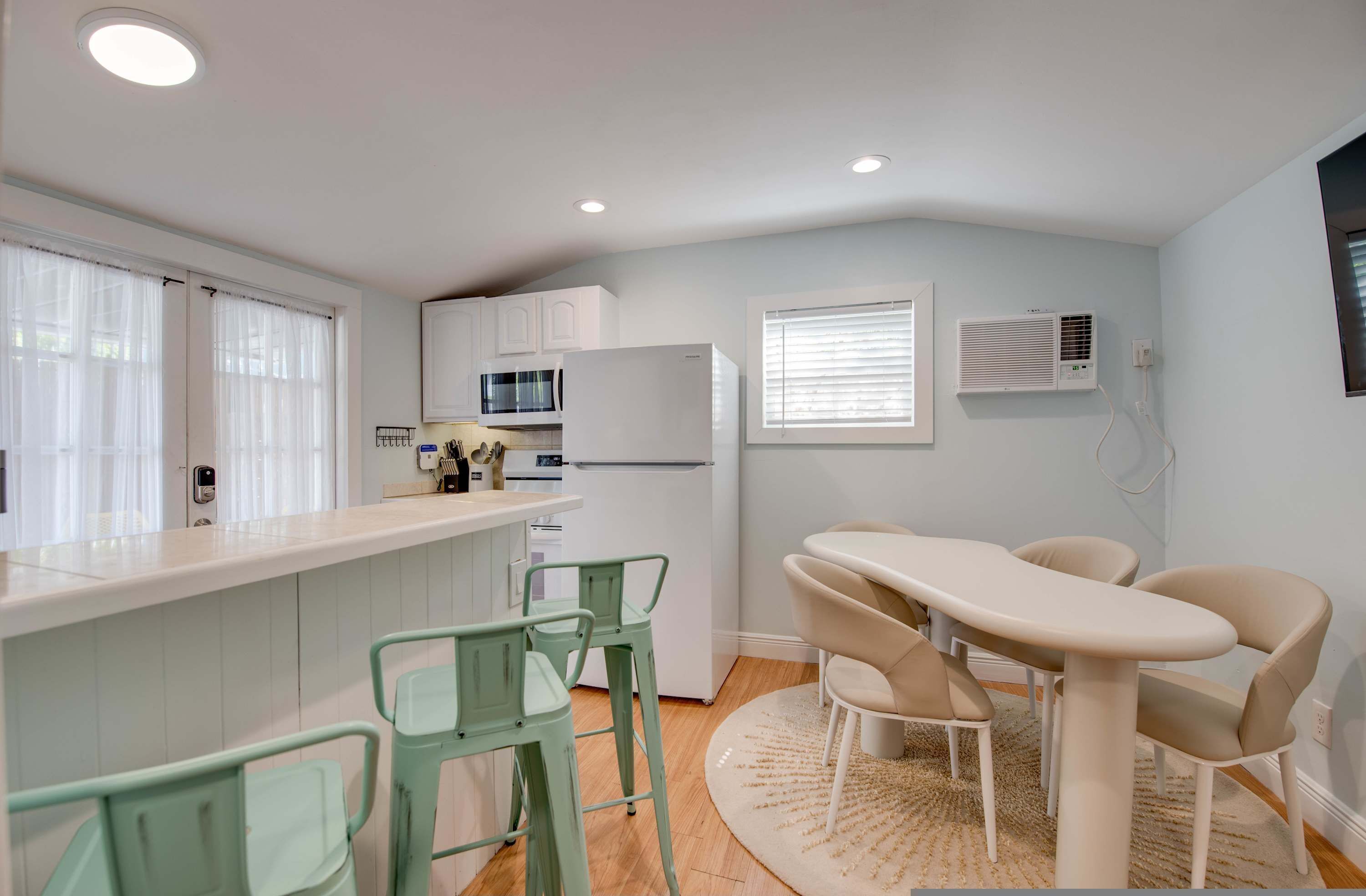 Studio | 1 bedroom, Internet