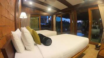 5 bedrooms, iron/ironing board, WiFi, bed sheets