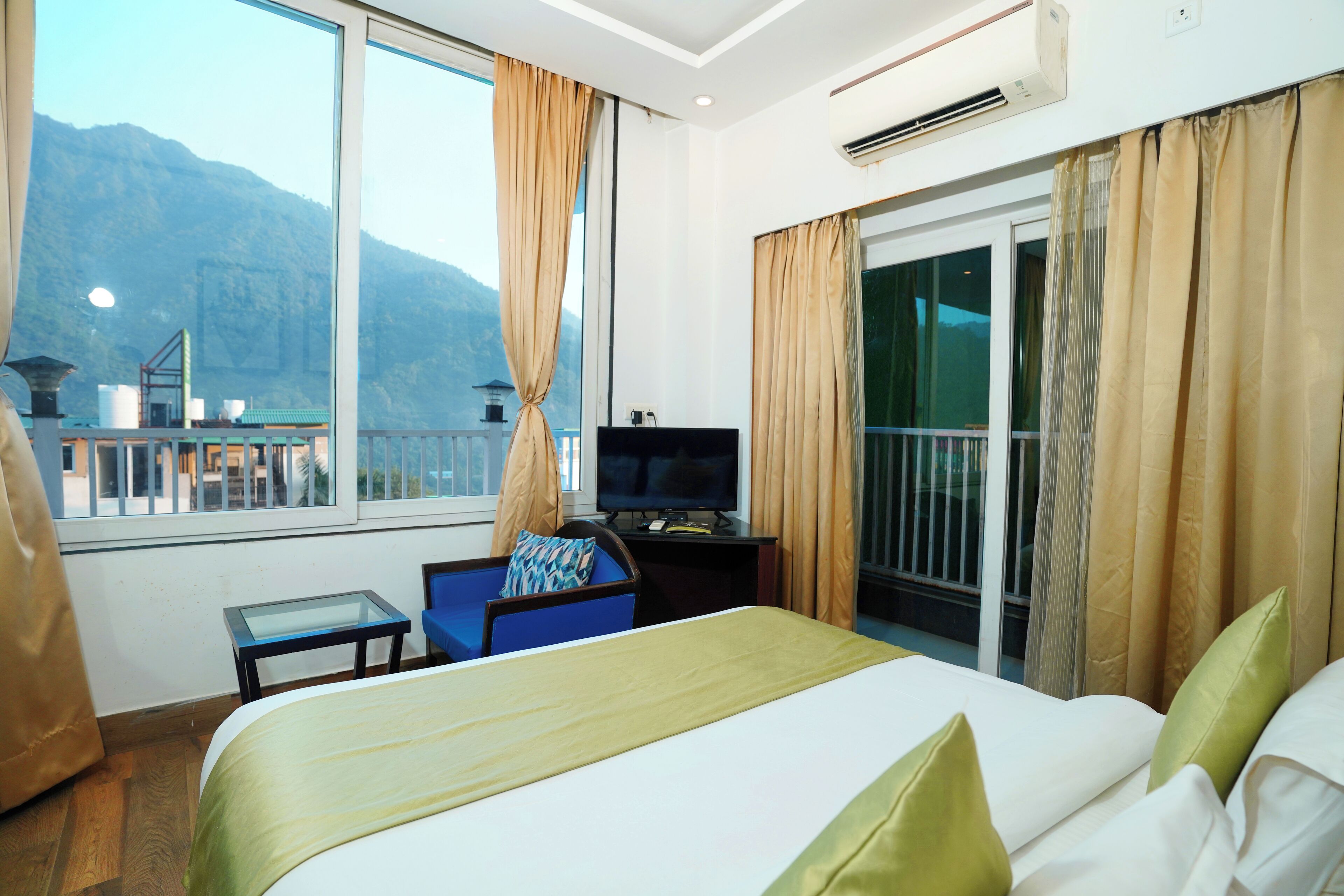 Standard Double Room, Hill View | Desk, free WiFi