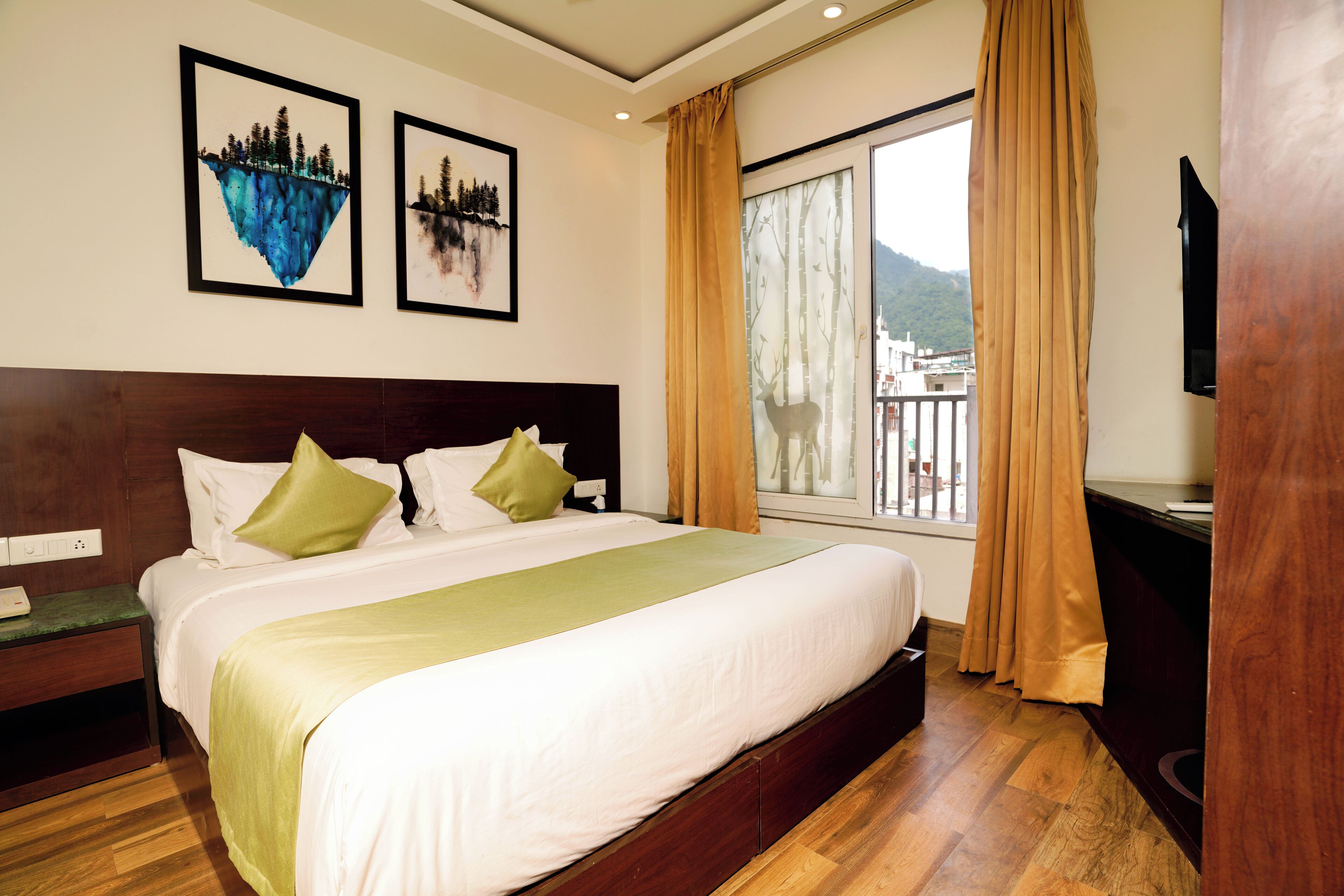 Family Suite | Desk, free WiFi