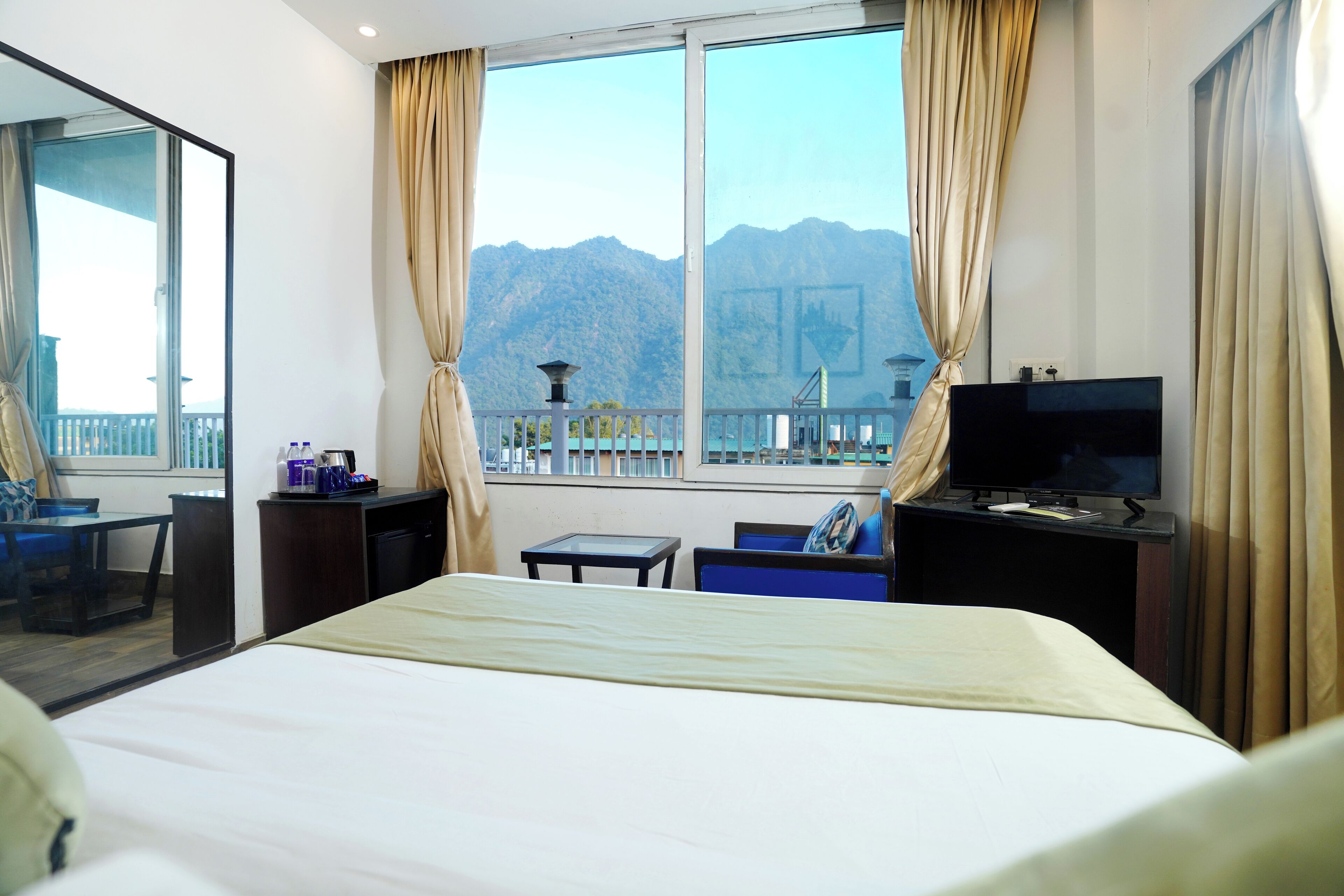 Standard Double Room, Hill View | Desk, free WiFi